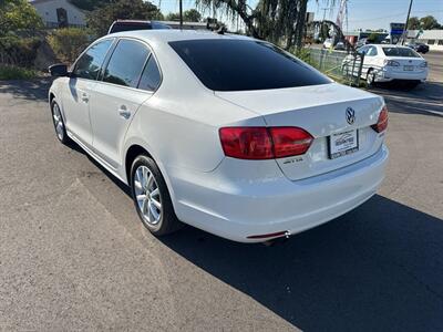 2011 Volkswagen Jetta SE PZEV 4dr Sedan 6A - Photo 5 - Garden City, ID 83714