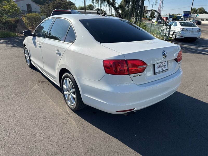 2011 Volkswagen Jetta SE PZEV 4dr Sedan 6A - Photo 5 - Garden City, ID 83714