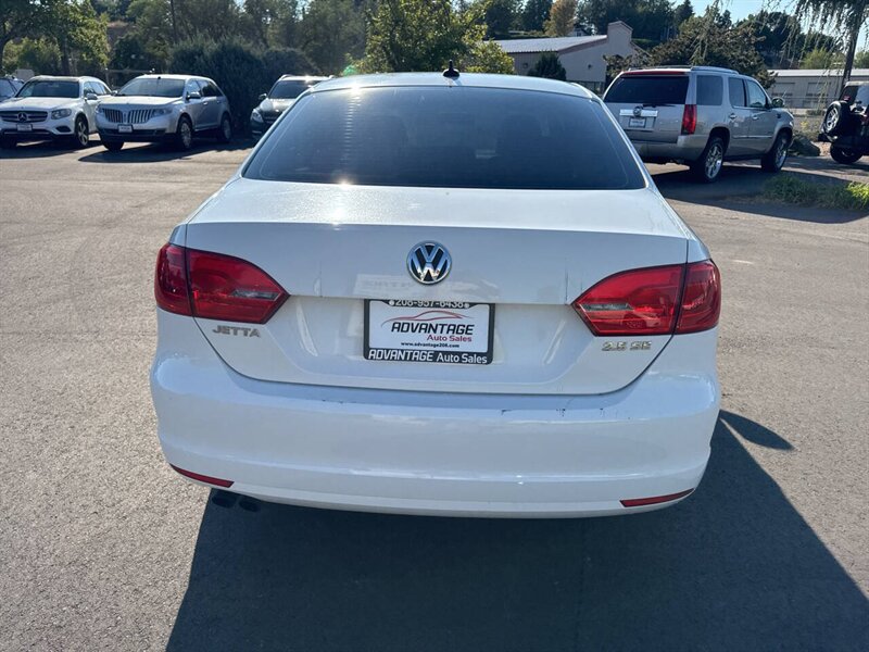 2011 Volkswagen Jetta SE PZEV 4dr Sedan 6A - Photo 6 - Garden City, ID 83714