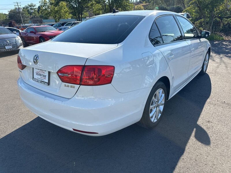 2011 Volkswagen Jetta SE PZEV 4dr Sedan 6A - Photo 7 - Garden City, ID 83714