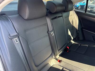 2011 Volkswagen Jetta SE PZEV 4dr Sedan 6A - Photo 16 - Garden City, ID 83714