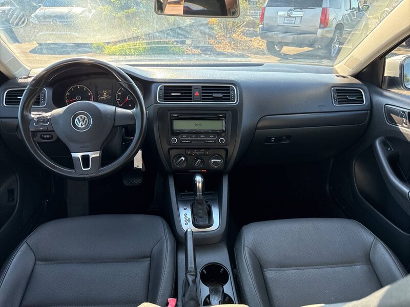 2011 Volkswagen Jetta SE PZEV 4dr Sedan 6A - Photo 9 - Garden City, ID 83714