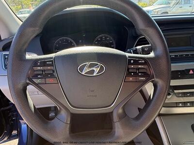 2017 Hyundai SONATA   - Photo 24 - Garden City, ID 83714