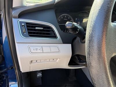 2017 Hyundai SONATA   - Photo 23 - Garden City, ID 83714