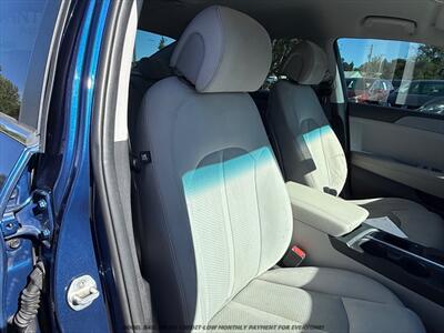 2017 Hyundai SONATA   - Photo 18 - Garden City, ID 83714