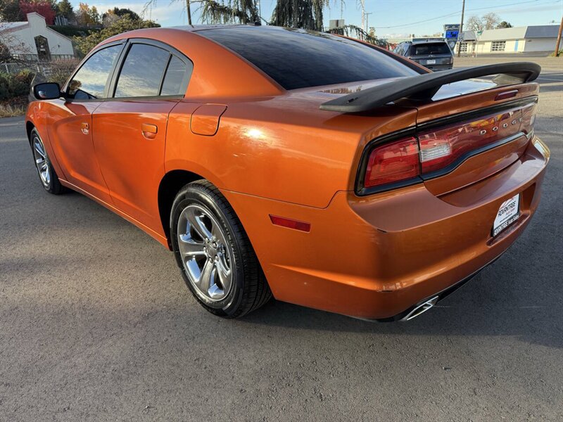 2011 Dodge Charger SE 4dr Sedan - Photo 5 - Garden City, ID 83714