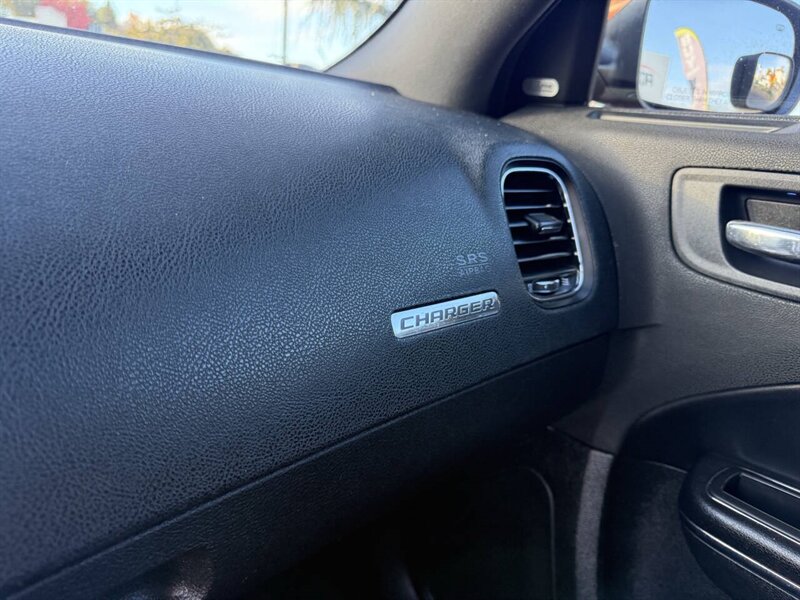 2011 Dodge Charger SE 4dr Sedan - Photo 27 - Garden City, ID 83714