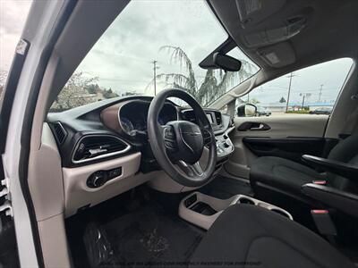 2017 Chrysler Pacifica LX   - Photo 9 - Garden City, ID 83714