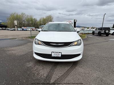 2017 Chrysler Pacifica LX   - Photo 2 - Garden City, ID 83714