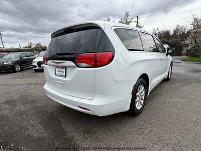 2017 Chrysler Pacifica LX   - Photo 7 - Garden City, ID 83714