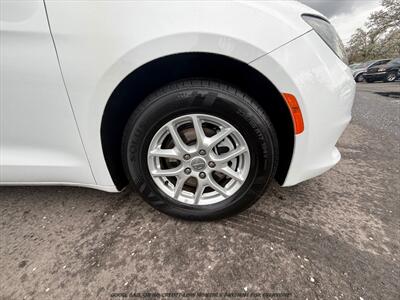 2017 Chrysler Pacifica LX   - Photo 22 - Garden City, ID 83714