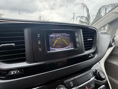 2017 Chrysler Pacifica LX   - Photo 12 - Garden City, ID 83714