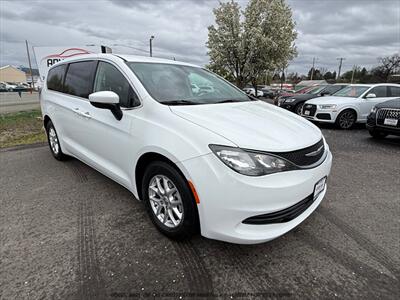 2017 Chrysler Pacifica LX   - Photo 1 - Garden City, ID 83714