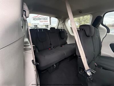 2017 Chrysler Pacifica LX   - Photo 16 - Garden City, ID 83714