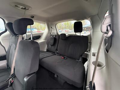 2017 Chrysler Pacifica LX   - Photo 14 - Garden City, ID 83714