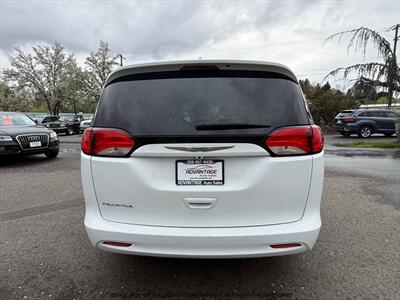 2017 Chrysler Pacifica LX   - Photo 6 - Garden City, ID 83714