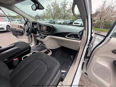 2017 Chrysler Pacifica LX   - Photo 21 - Garden City, ID 83714