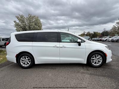 2017 Chrysler Pacifica LX   - Photo 8 - Garden City, ID 83714