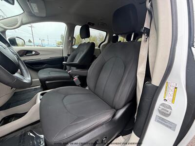 2017 Chrysler Pacifica LX   - Photo 10 - Garden City, ID 83714