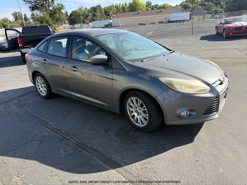 2012 Ford Focus SE   - Photo 1 - Garden City, ID 83714