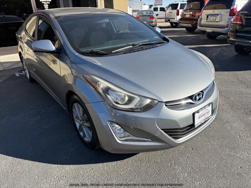 2015 Hyundai ELANTRA SE   - Photo 1 - Garden City, ID 83714