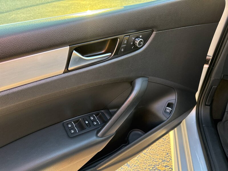 2013 Volkswagen Passat SE PZEV 4dr Sedan 6A - Photo 9 - Garden City, ID 83714