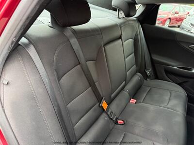 2017 Chevrolet Malibu LT   - Photo 17 - Garden City, ID 83714