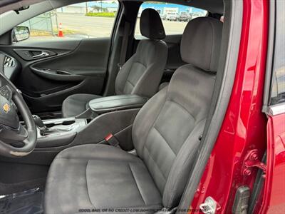 2017 Chevrolet Malibu LT   - Photo 11 - Garden City, ID 83714