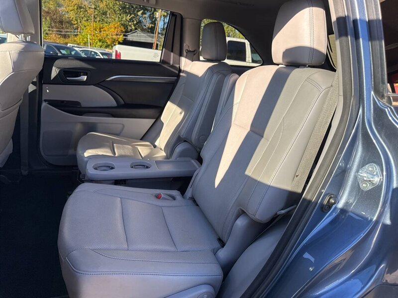 2017 Toyota Highlander Limited AWD 4dr SUV - Photo 17 - Garden City, ID 83714