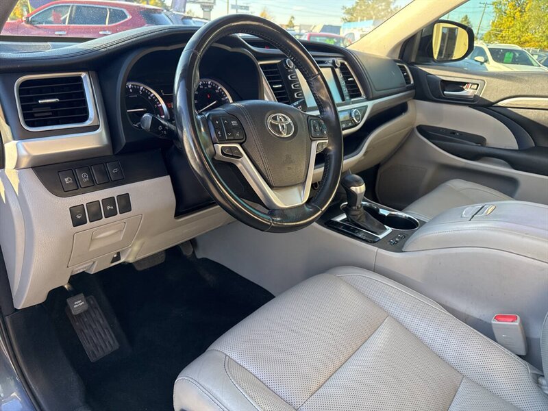 2017 Toyota Highlander Limited AWD 4dr SUV - Photo 10 - Garden City, ID 83714