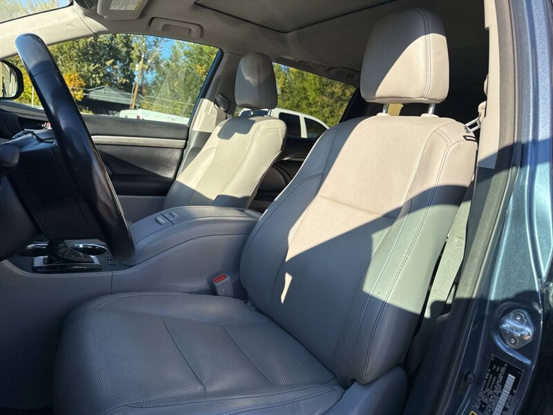 2017 Toyota Highlander Limited AWD 4dr SUV - Photo 11 - Garden City, ID 83714