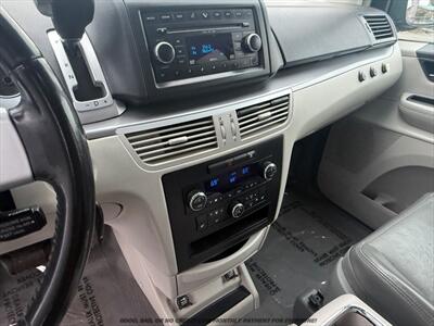 2009 Volkswagen Routan SEL   - Photo 12 - Garden City, ID 83714