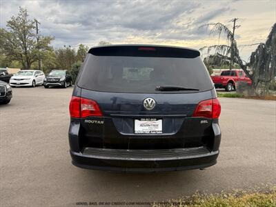 2009 Volkswagen Routan SEL   - Photo 5 - Garden City, ID 83714