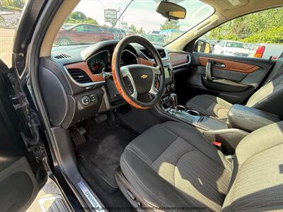2015 Chevrolet Traverse LT   - Photo 10 - Garden City, ID 83714