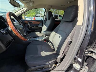 2015 Chevrolet Traverse LT   - Photo 11 - Garden City, ID 83714