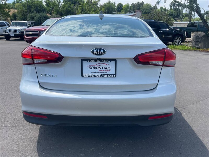 2018 Kia Forte LX 4dr Sedan 6A - Photo 6 - Garden City, ID 83714