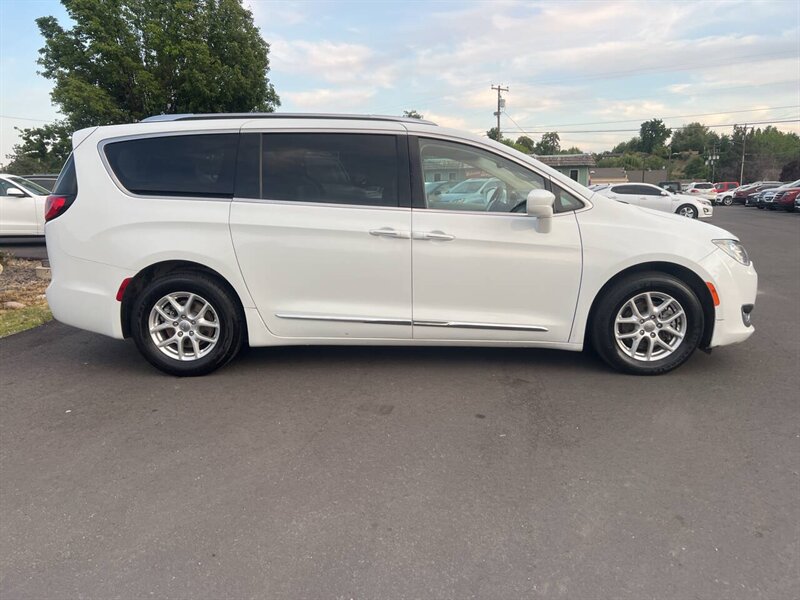 2020 Chrysler Pacifica Touring L 4dr Mini Van - Photo 8 - Garden City, ID 83714