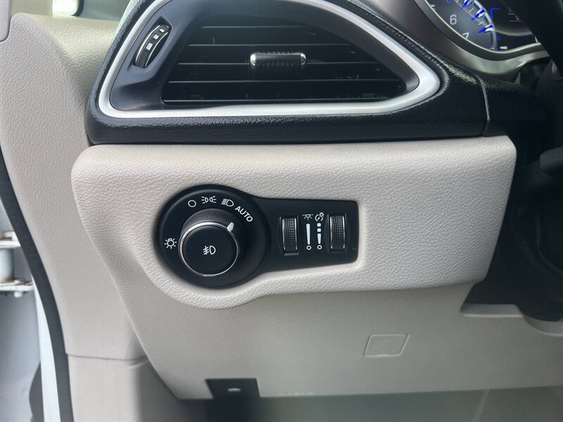 2020 Chrysler Pacifica Touring L 4dr Mini Van - Photo 24 - Garden City, ID 83714