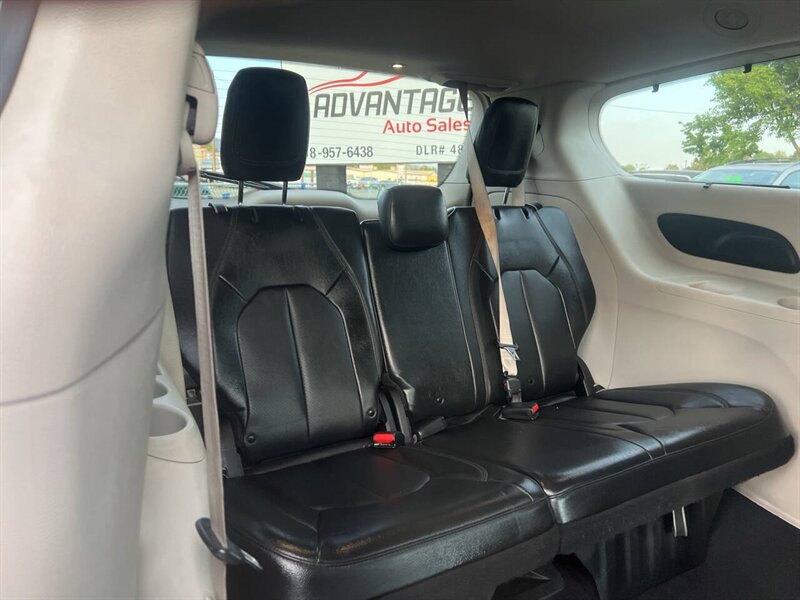 2020 Chrysler Pacifica Touring L 4dr Mini Van - Photo 17 - Garden City, ID 83714