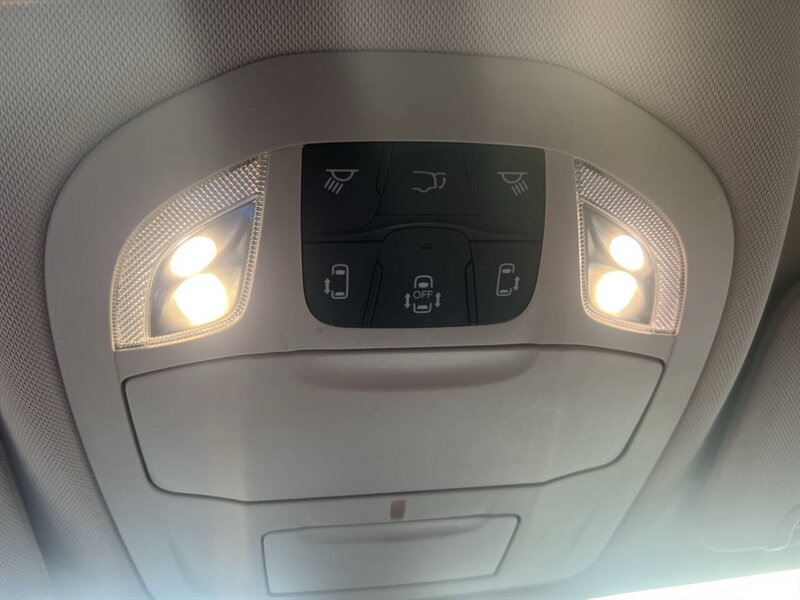 2020 Chrysler Pacifica Touring L 4dr Mini Van - Photo 27 - Garden City, ID 83714