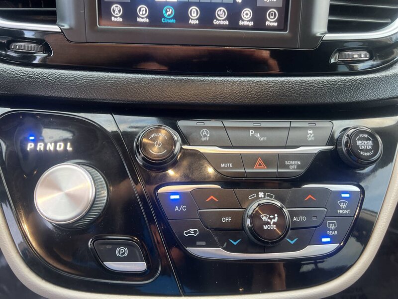 2020 Chrysler Pacifica Touring L 4dr Mini Van - Photo 32 - Garden City, ID 83714