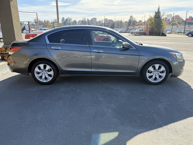 2010 Honda Accord EX-L V6 - Photo 8 - Garden City, ID 83714