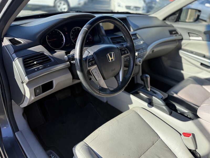 2010 Honda Accord EX-L V6 - Photo 11 - Garden City, ID 83714