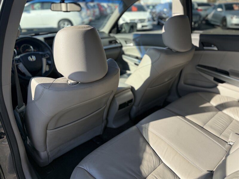 2010 Honda Accord EX-L V6 - Photo 17 - Garden City, ID 83714