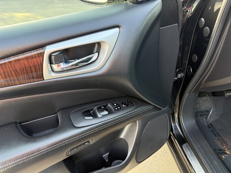 2015 Nissan Pathfinder Platinum V6 - Photo 10 - Garden City, ID 83714