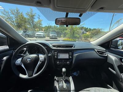 2015 Nissan Rogue SV   - Photo 9 - Garden City, ID 83714