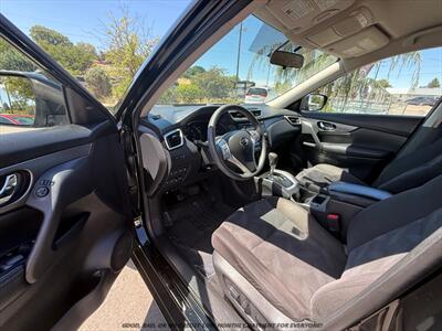 2015 Nissan Rogue SV   - Photo 10 - Garden City, ID 83714