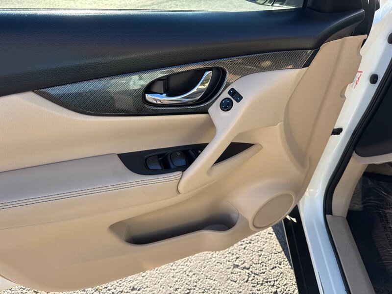 2015 Nissan Rogue SL AWD 4dr Crossover - Photo 10 - Garden City, ID 83714