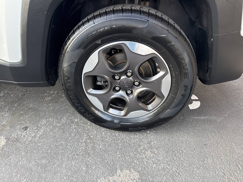 2016 Jeep Renegade Sport 4dr SUV - Photo 22 - Garden City, ID 83714