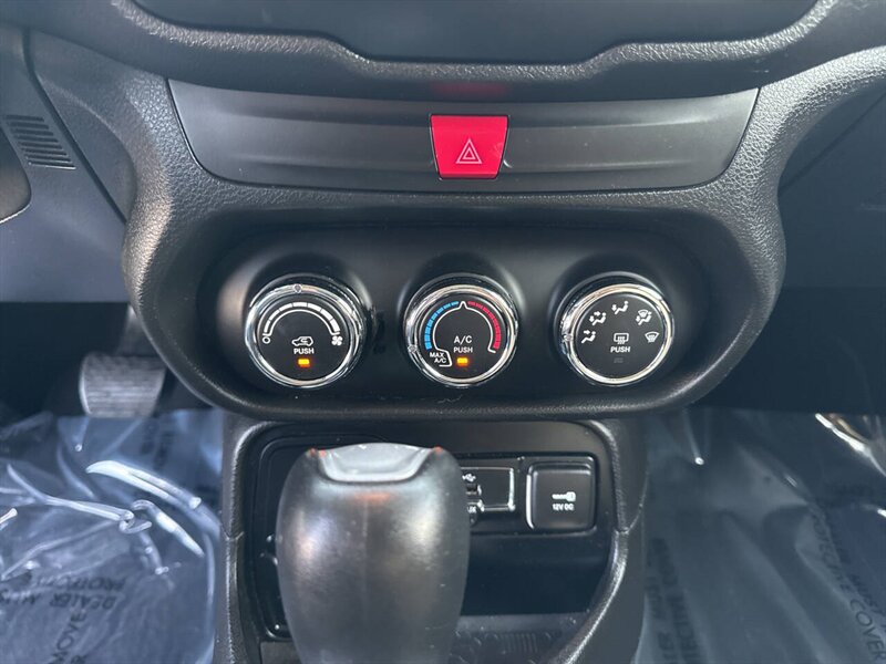 2016 Jeep Renegade Sport 4dr SUV - Photo 27 - Garden City, ID 83714